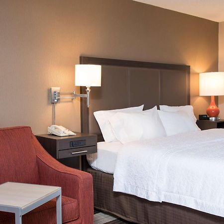 Hampton Inn Сиймор Екстериор снимка