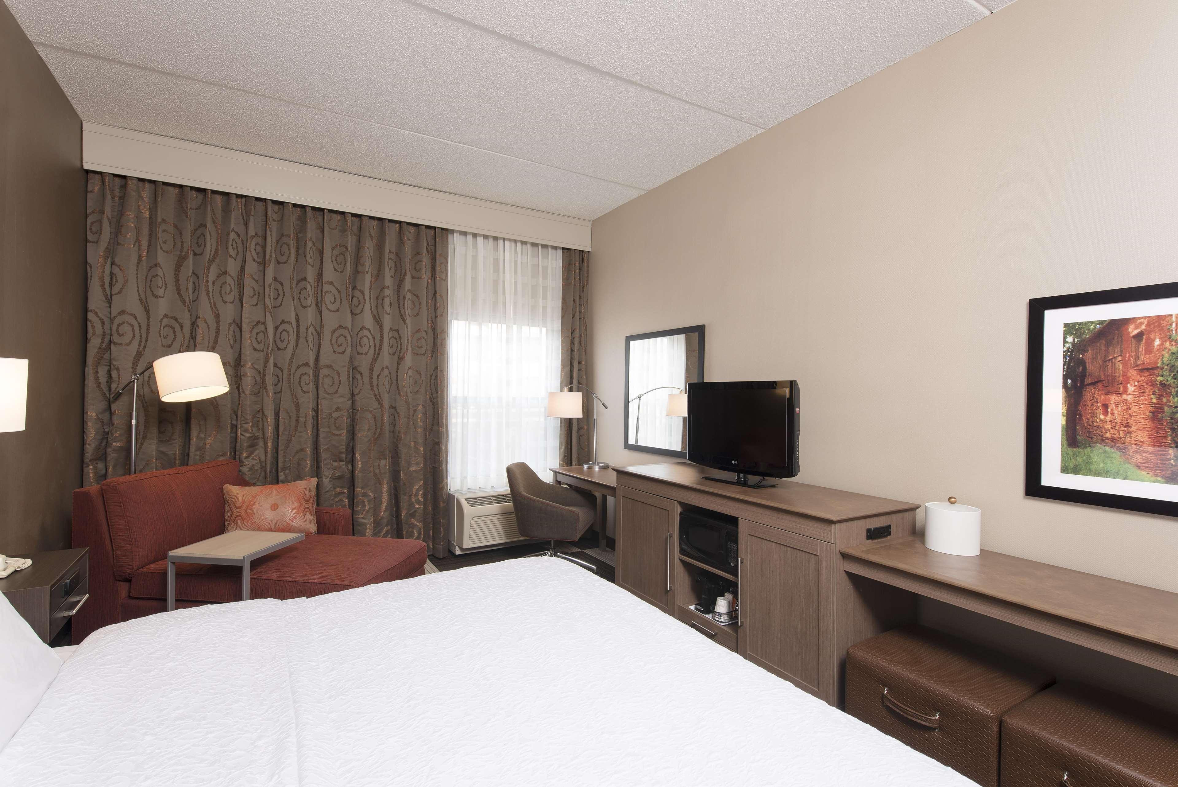 Hampton Inn Сиймор Екстериор снимка