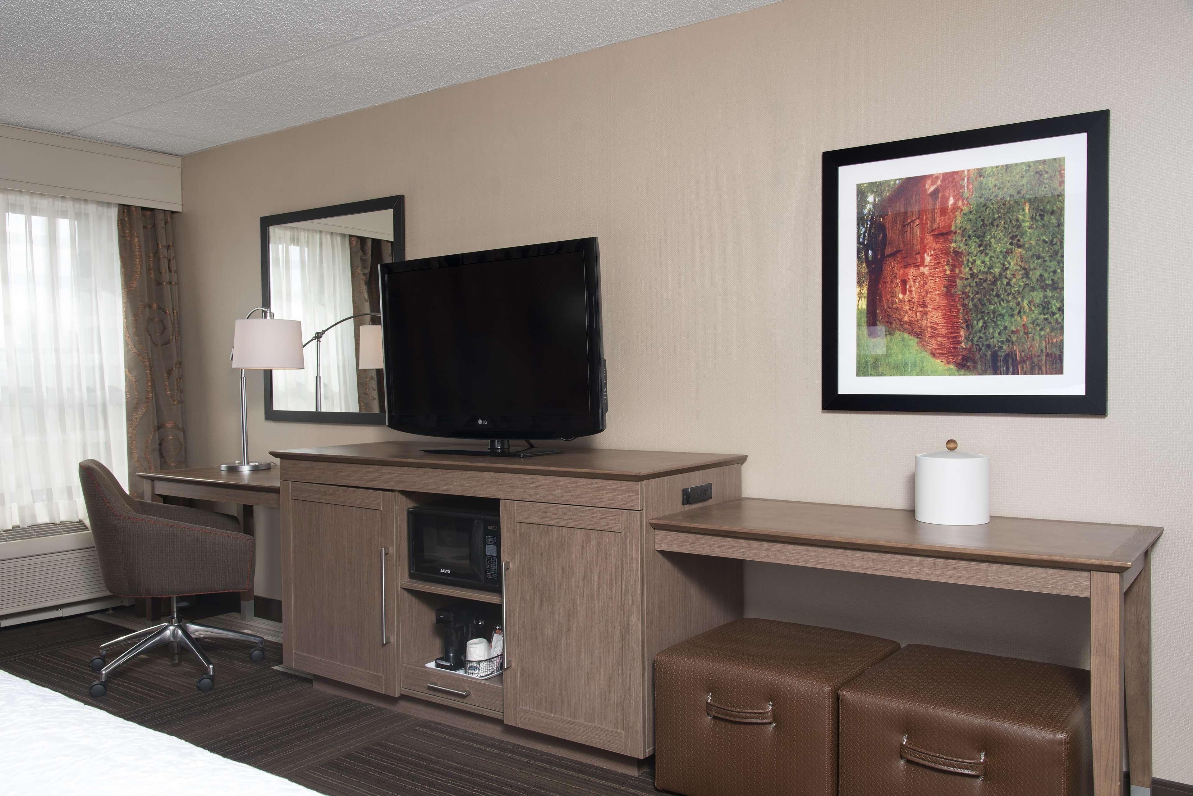 Hampton Inn Сиймор Екстериор снимка