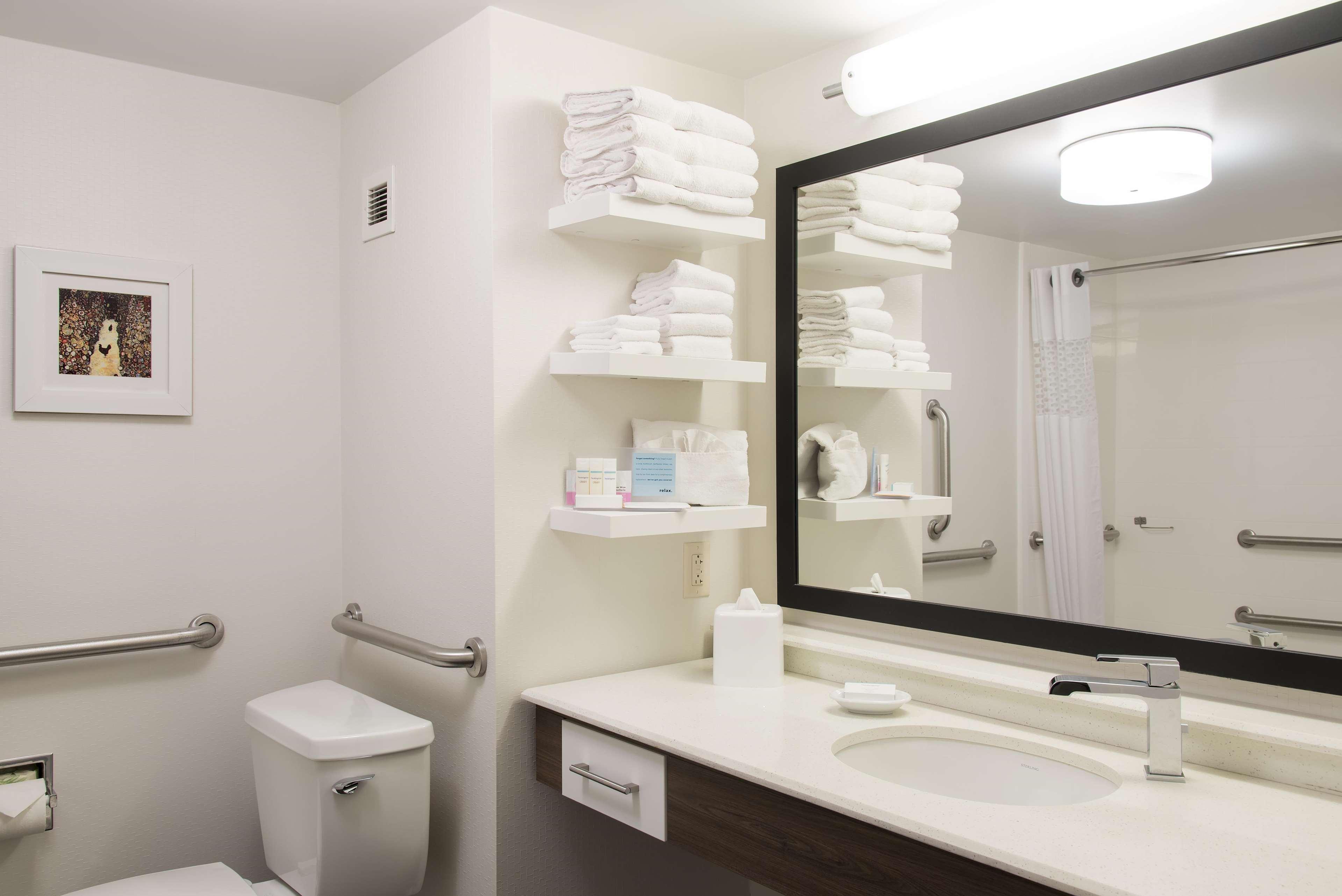 Hampton Inn Сиймор Екстериор снимка