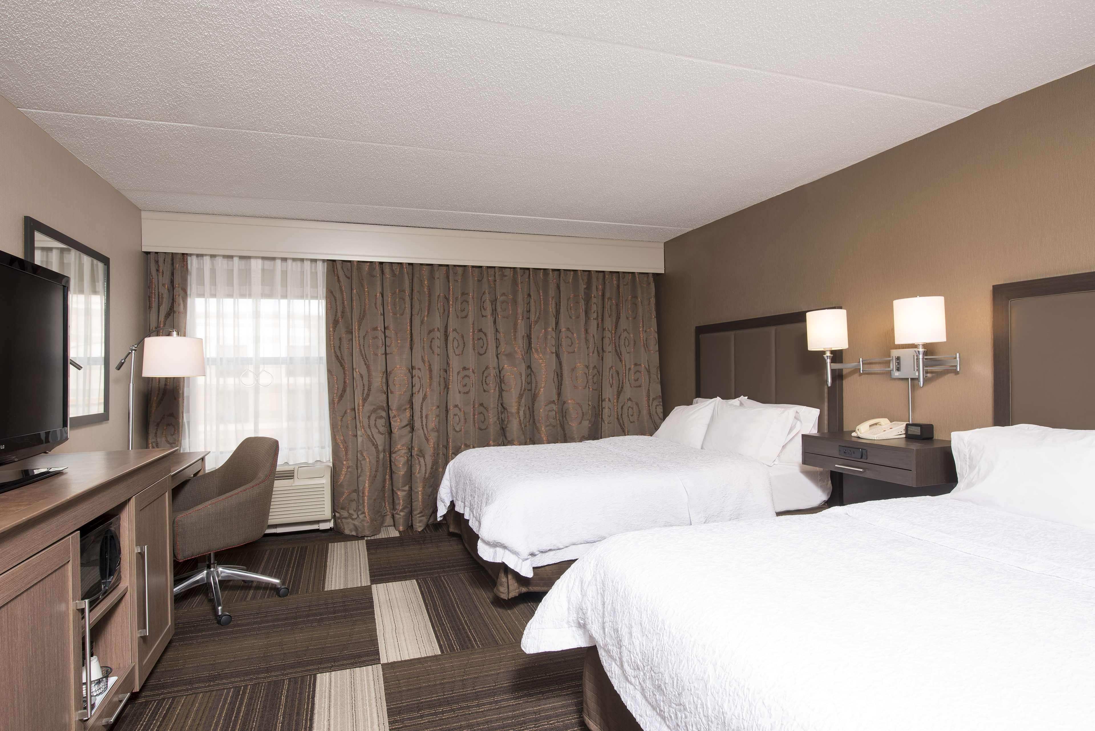 Hampton Inn Сиймор Екстериор снимка