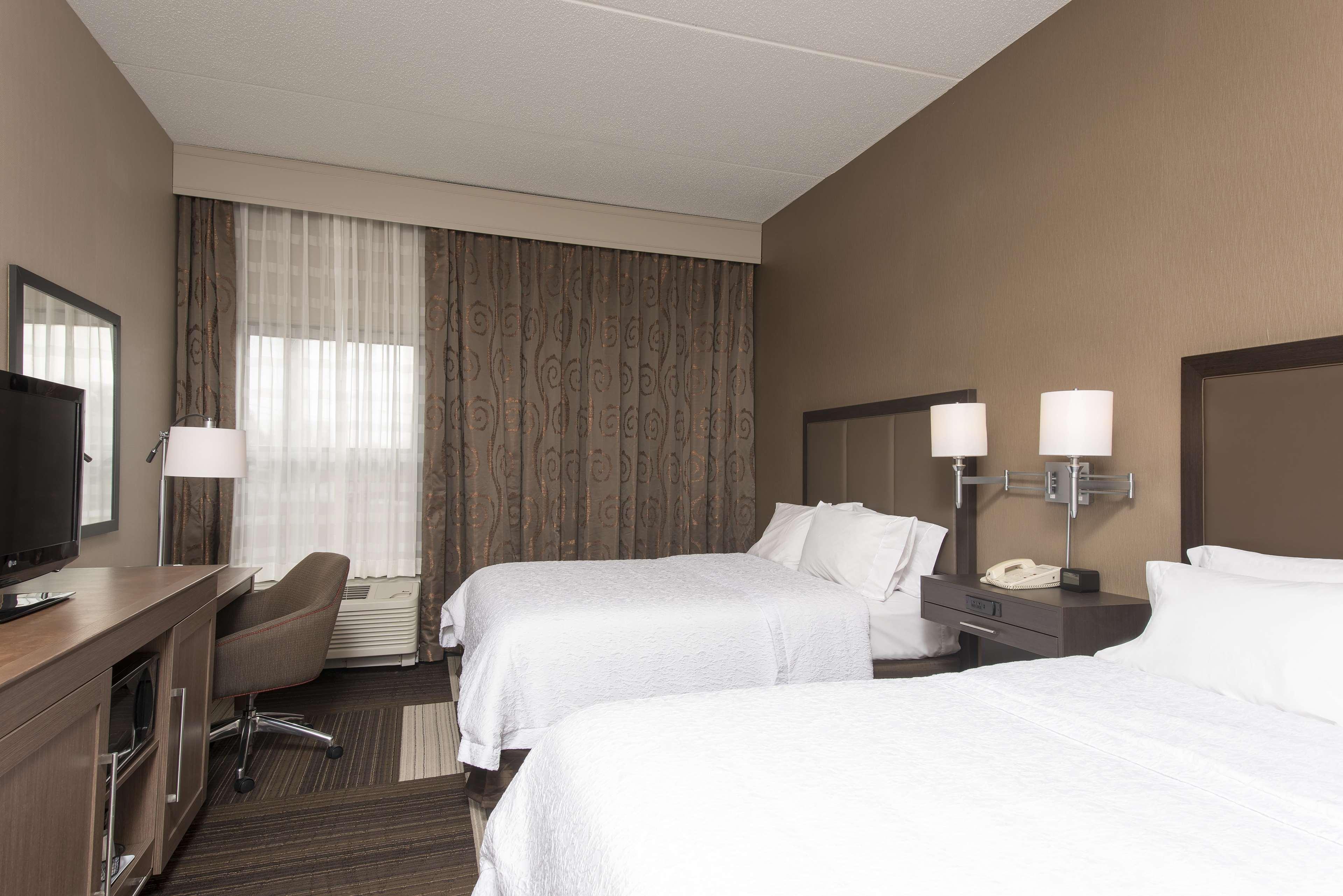 Hampton Inn Сиймор Екстериор снимка