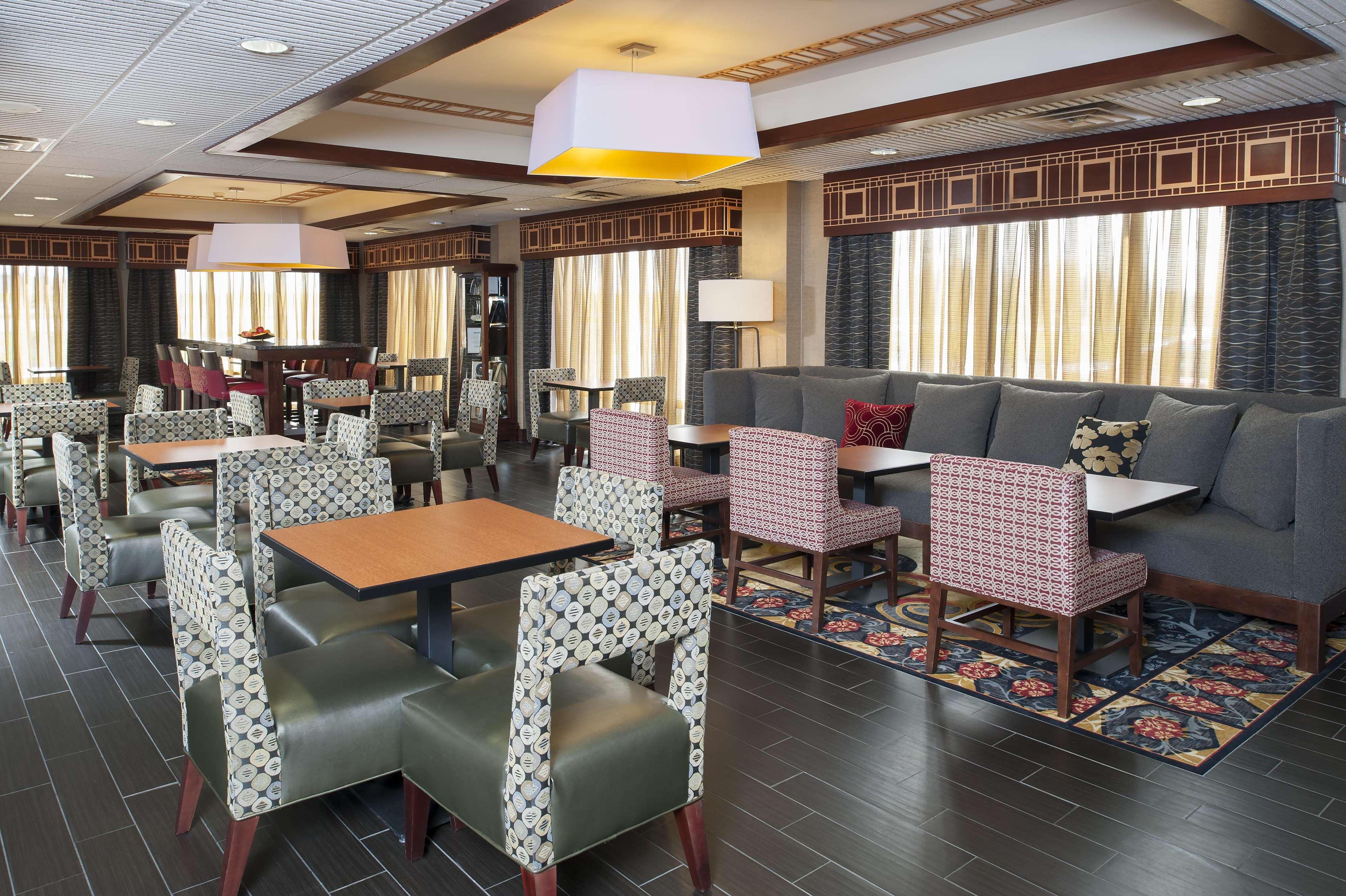 Hampton Inn Сиймор Екстериор снимка