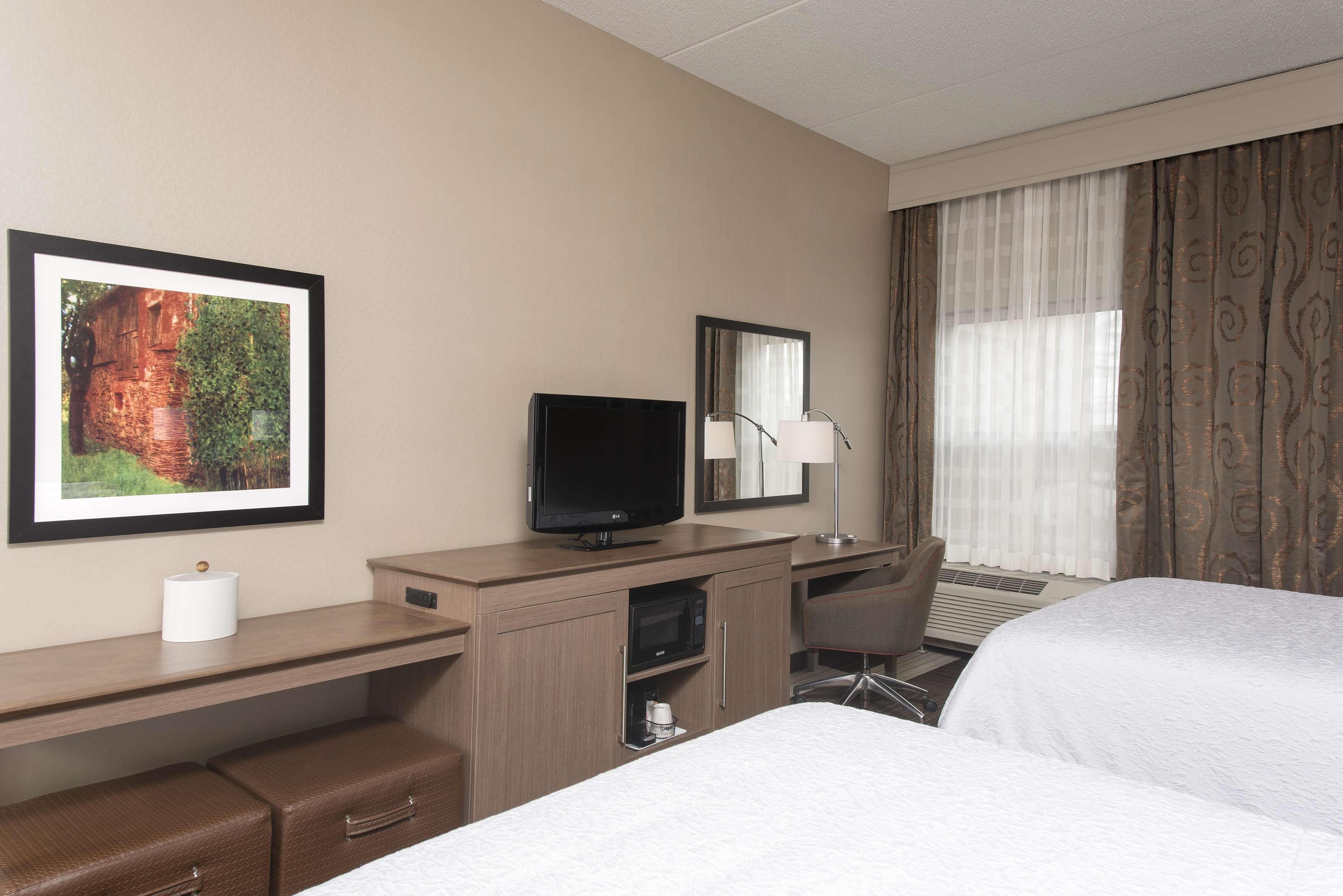 Hampton Inn Сиймор Екстериор снимка