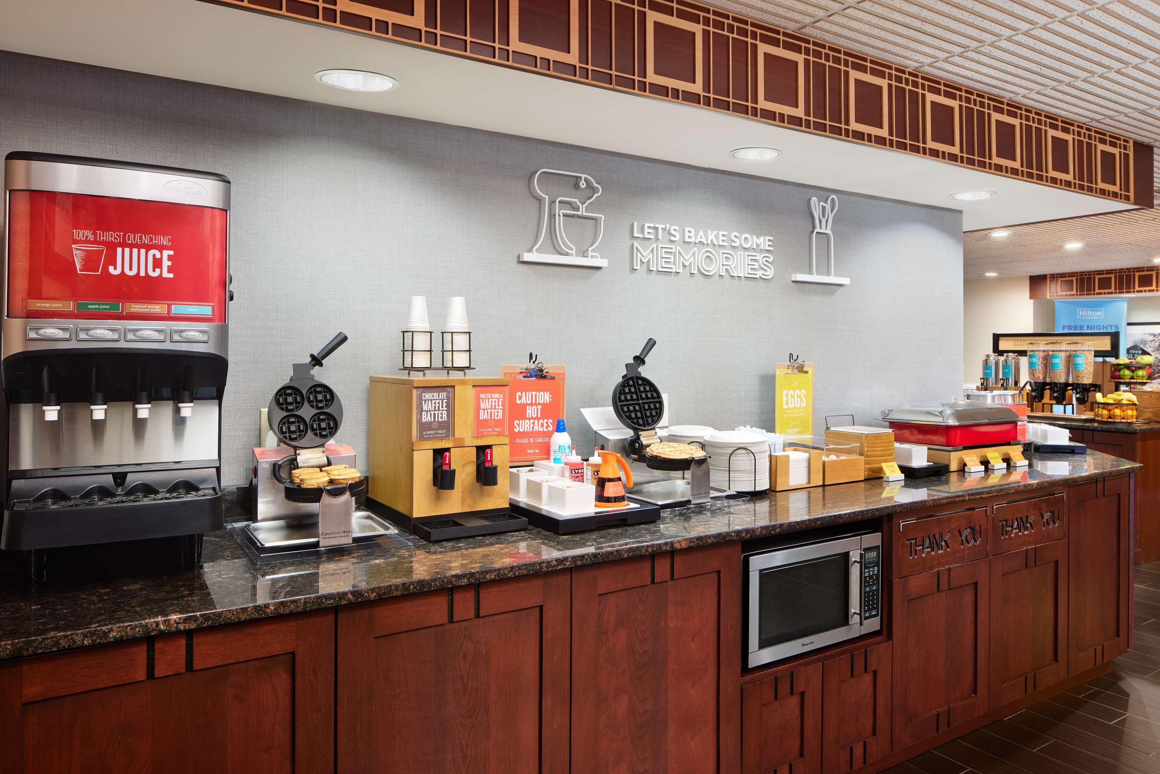 Hampton Inn Сиймор Екстериор снимка